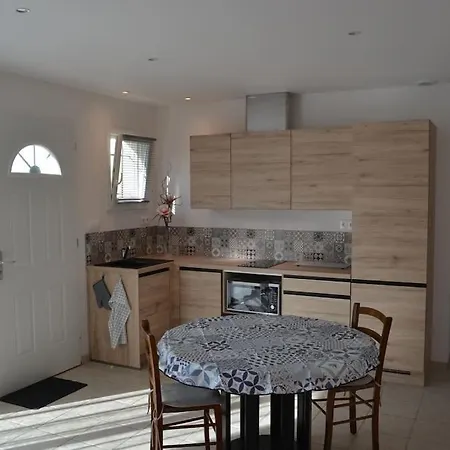Joli Au Calme Entre Nimes Et Avignon Apartmán *